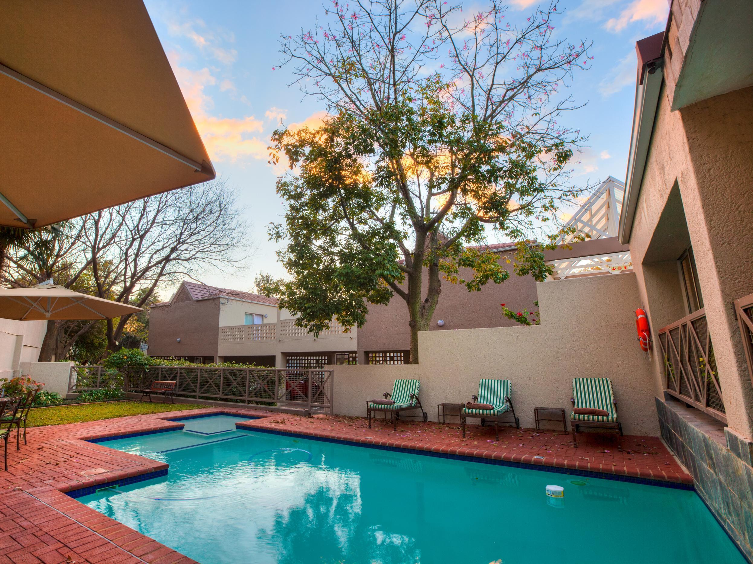 Courtyard Hotel Sandton Johannesburg Exterior photo