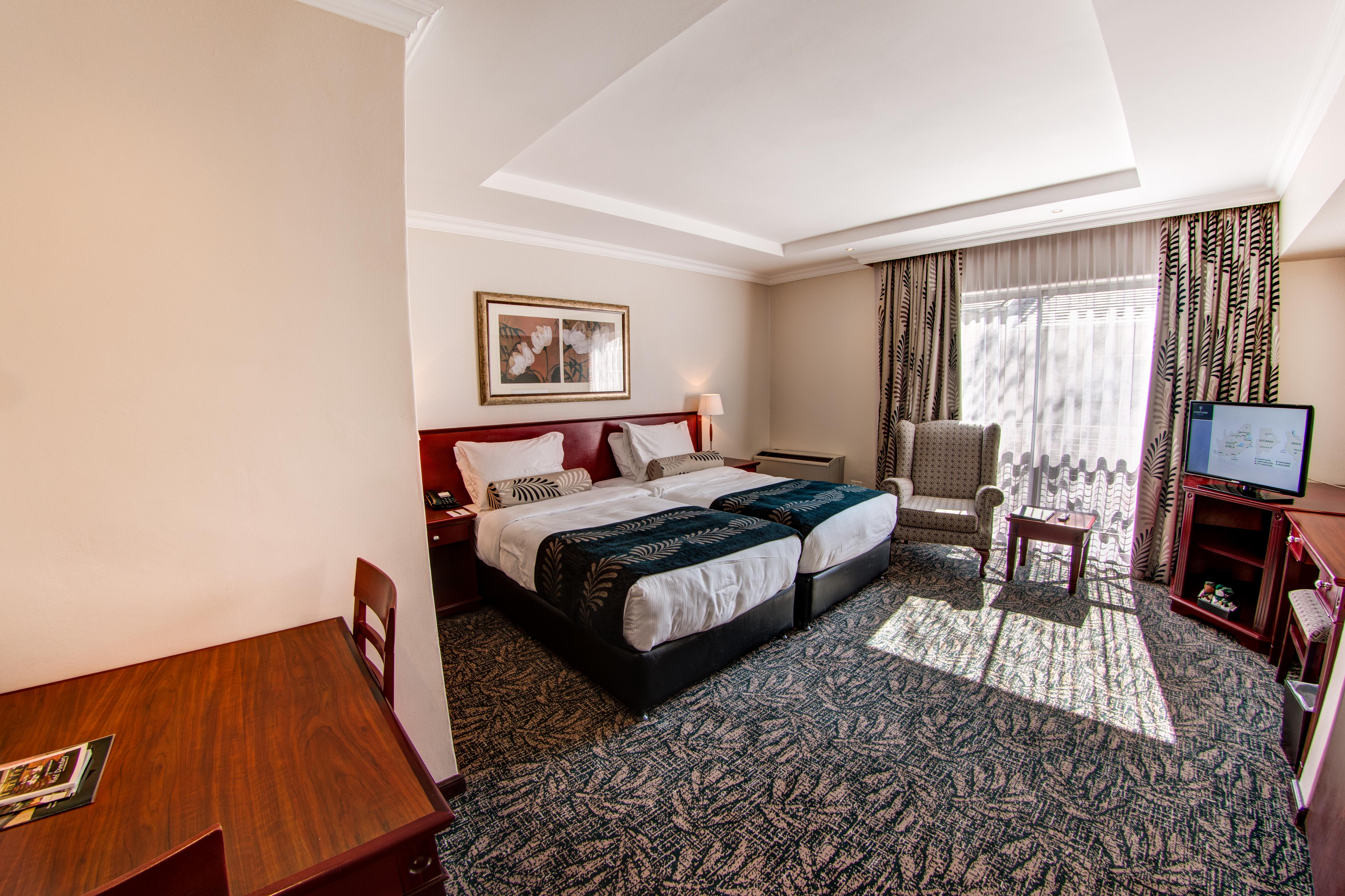 Courtyard Hotel Sandton Johannesburg Exterior photo